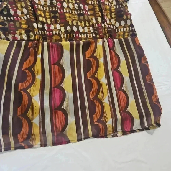 VanHeusen, size L, womens blouse,  lines, ruffle collar - Picture 10 of 10